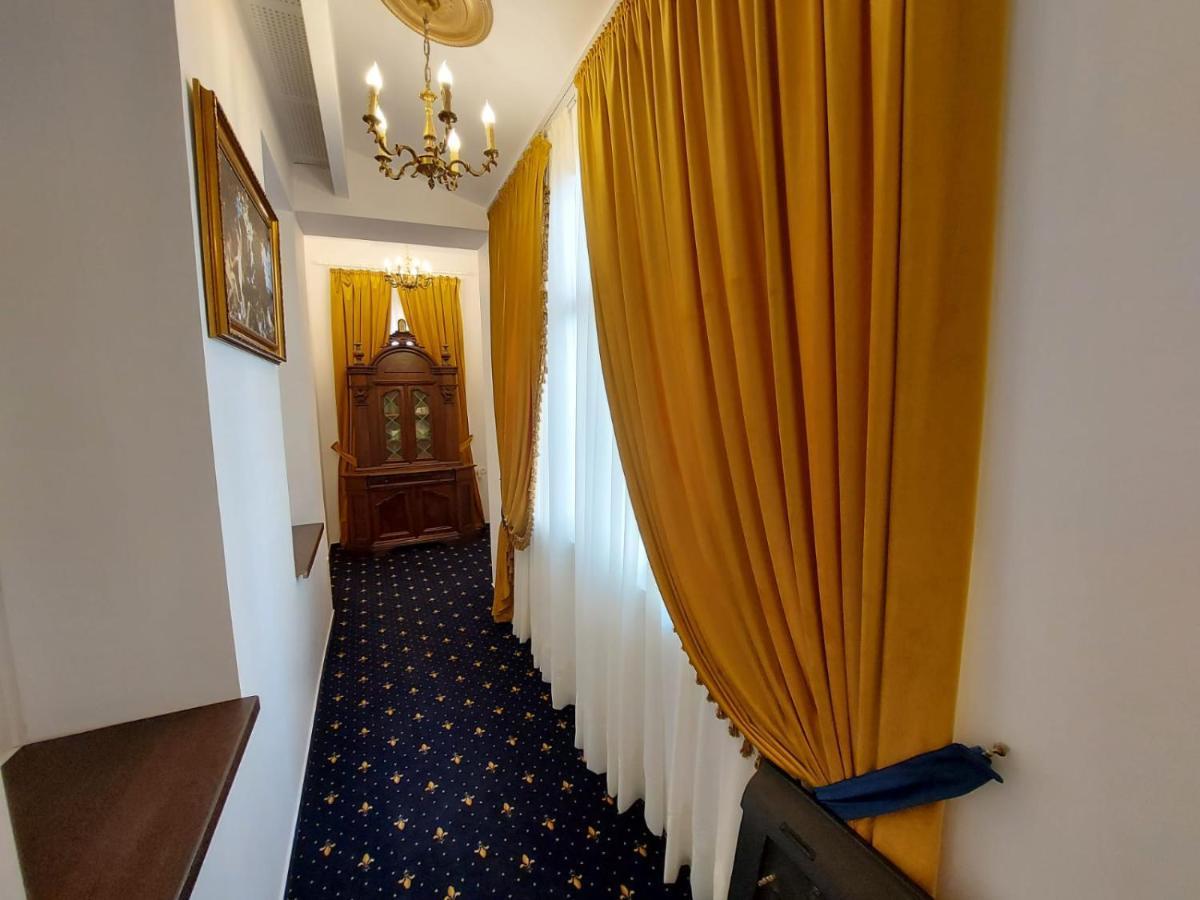 Weiss Little Palace Брашов Екстериор снимка